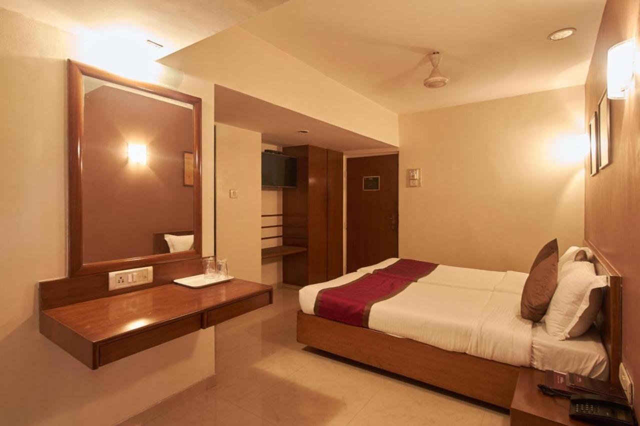 Sukh Hotel Mumbai Exterior photo