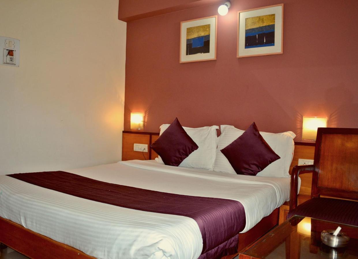 Sukh Hotel Mumbai Exterior photo