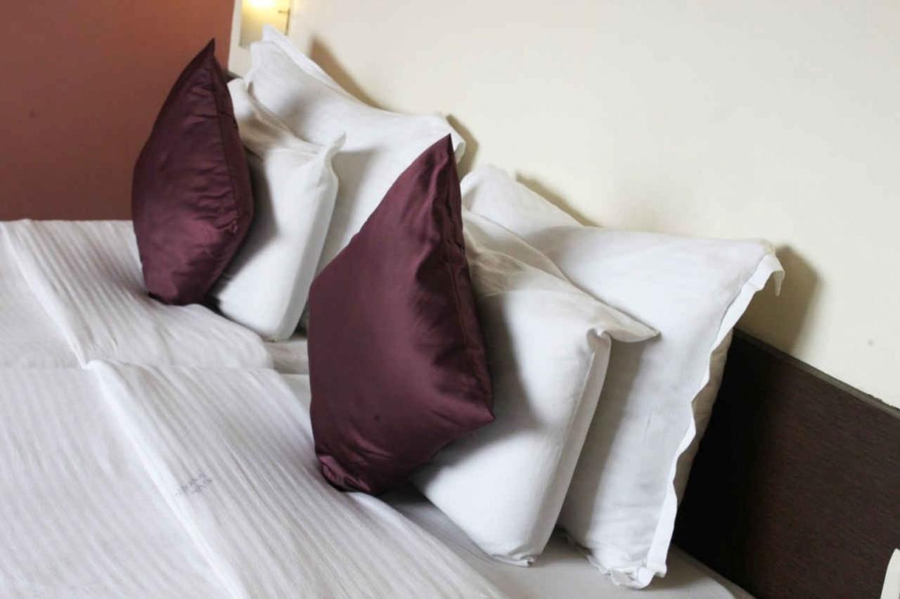 Sukh Hotel Mumbai Exterior photo